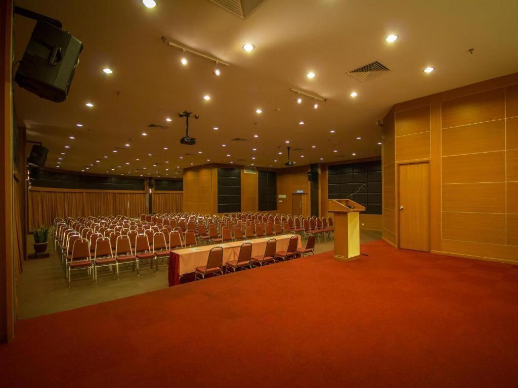 Hotel Continental Penang Джорджтаун Экстерьер фото