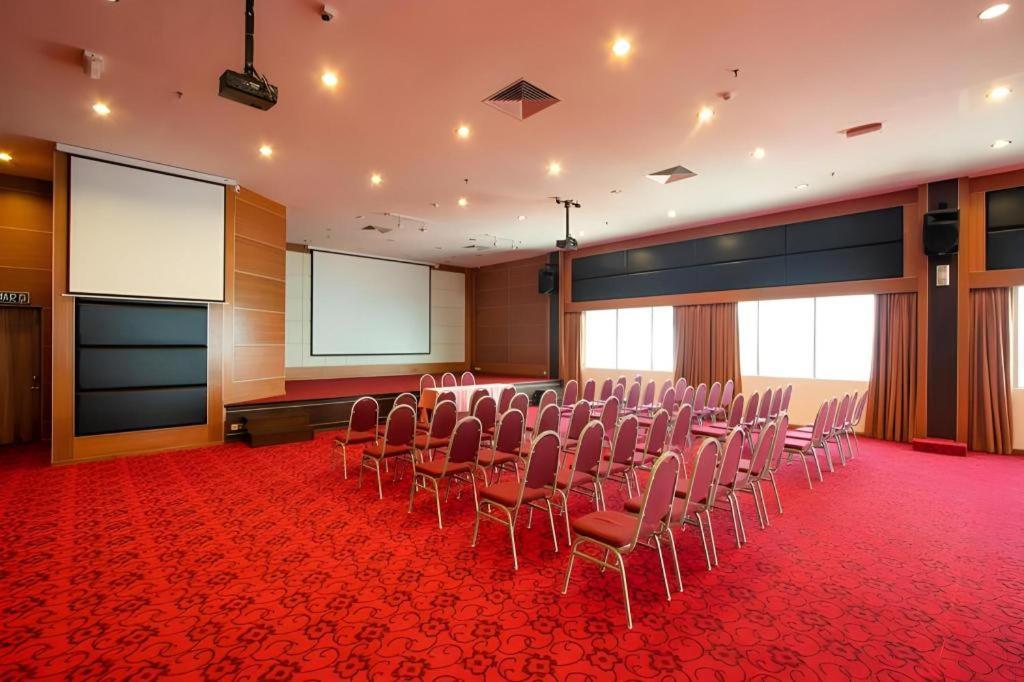 Hotel Continental Penang Джорджтаун Экстерьер фото