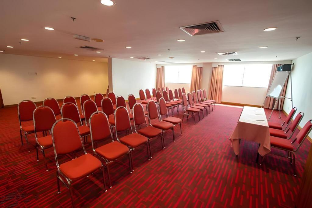 Hotel Continental Penang Джорджтаун Экстерьер фото