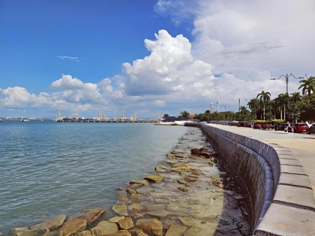 Hotel Continental Penang Джорджтаун Экстерьер фото