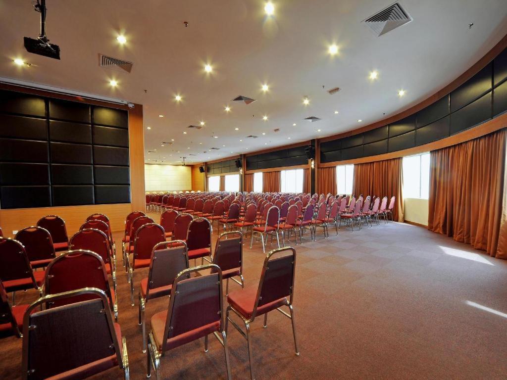 Hotel Continental Penang Джорджтаун Экстерьер фото