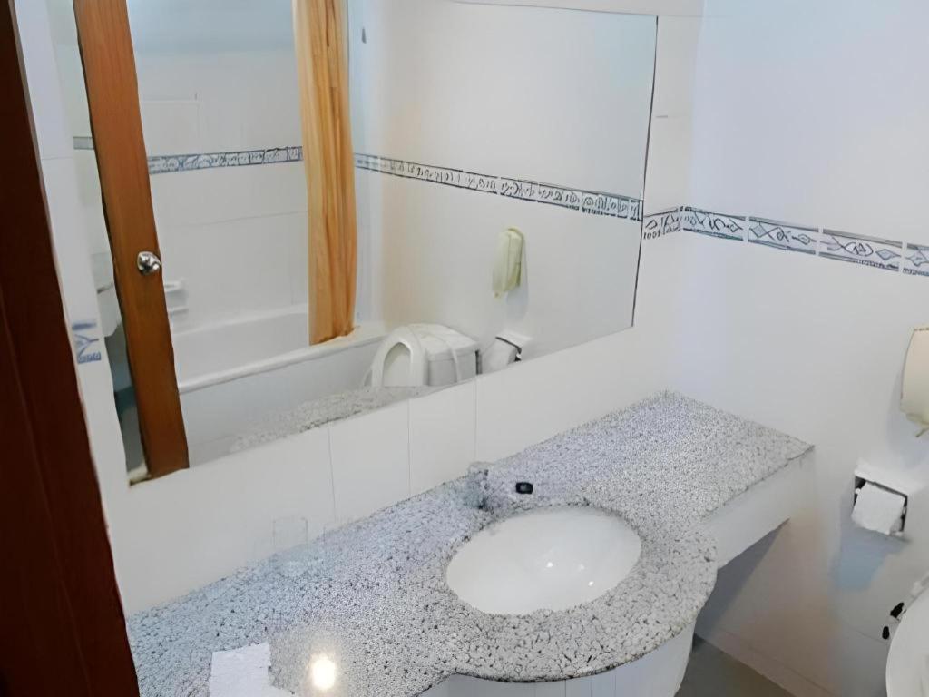 Hotel Continental Penang Джорджтаун Экстерьер фото