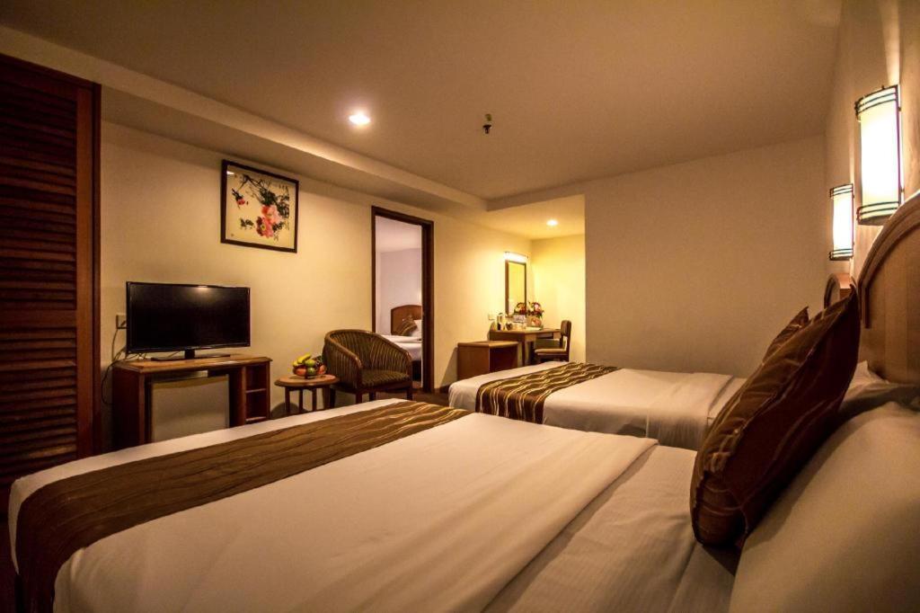 Hotel Continental Penang Джорджтаун Экстерьер фото