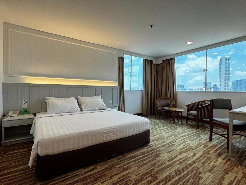Hotel Continental Penang Джорджтаун Экстерьер фото